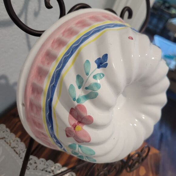 Vtg Ceramic Jello Bundt Mold White Pink Blue Green Hand Painted Italy Wall Decor - Picture 2 of 10